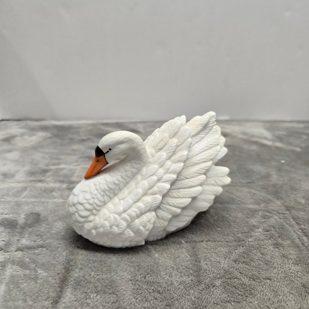 Royal Heritage White Bisque Porcelain Swan Figurine Feather Detail Taiwan 4.5in